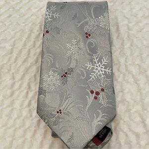 Men's Holiday Silver Snowflake & Berry Necktie
